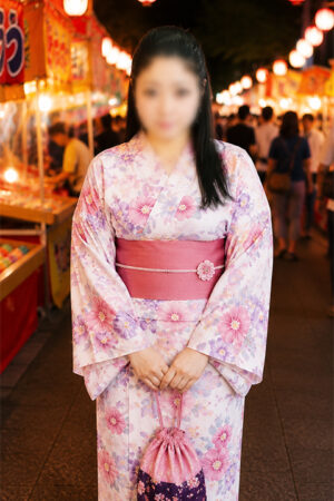 ましろ　色白美肌にはち切れんばかりの爆乳Gカップ