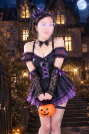 りのか　癒しを与えてくれるキュートなメガネっ娘