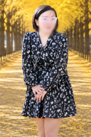 りのか 癒しを与えてくれるキュートなメガネっ娘