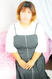 もか Iカップに釘付け☆人懐っこいミケポちゃん